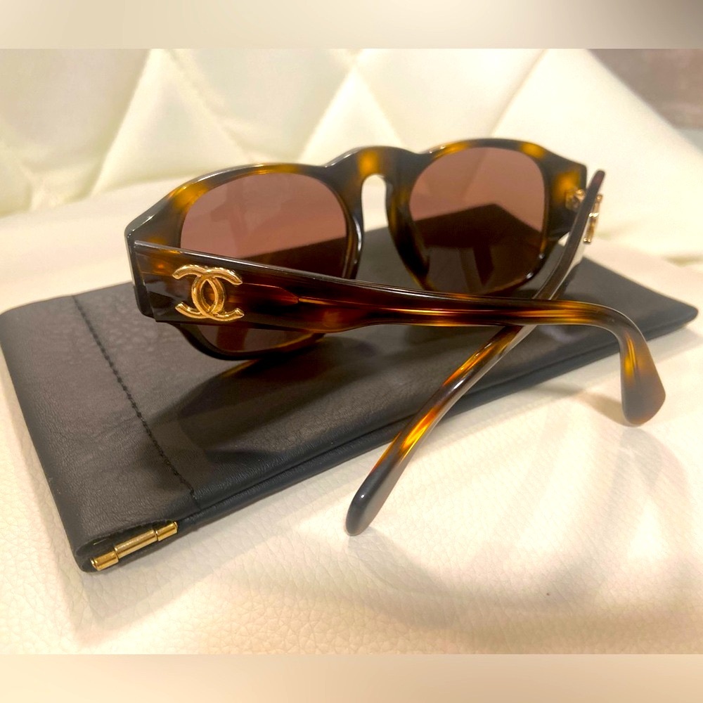 CHANEL Vintage Sunglasses - Picture 10 of 15